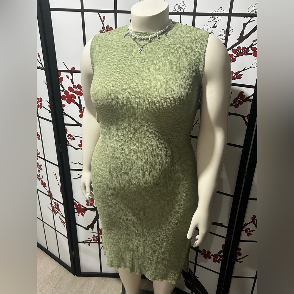 H&M Textured Green Midi Dress